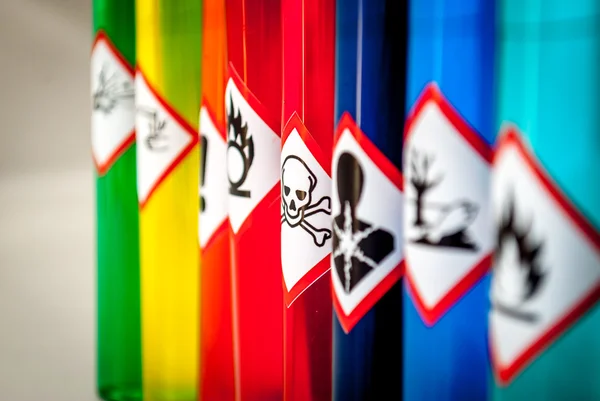 Tubes colorés - toxines chimiques